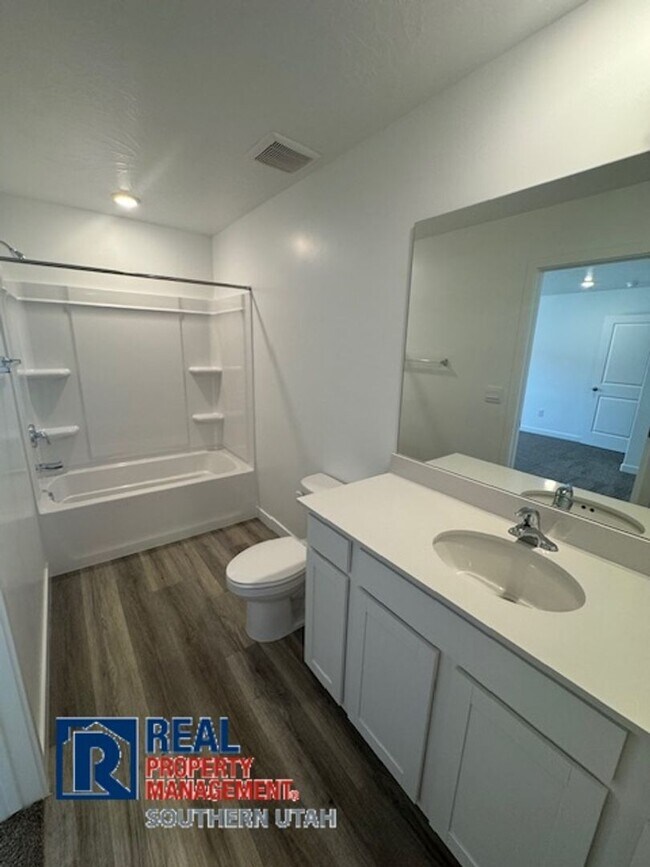 Building Photo - Long Valley Townhome with all the Amenities