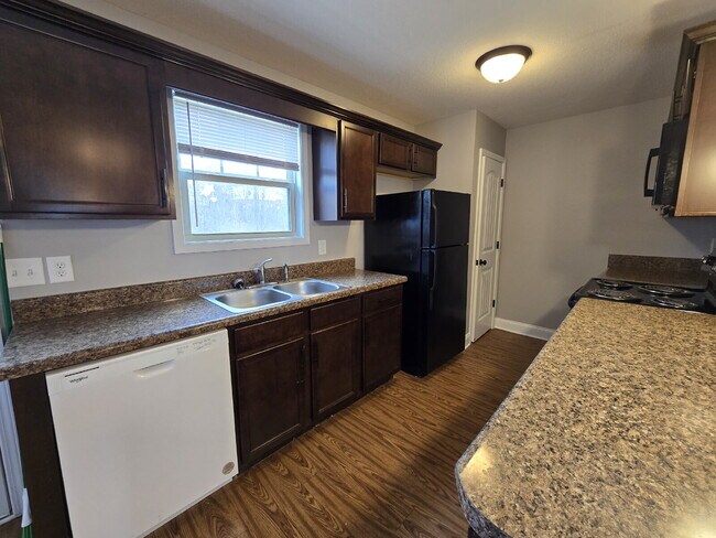 Building Photo - 1771-D SPRING WATER DR, CLARKSVILLE, TN 37040