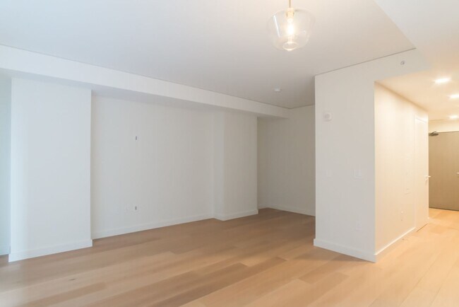 Building Photo - 121 Stewart St