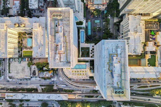 Building Photo - 1111 SW 1st Ave