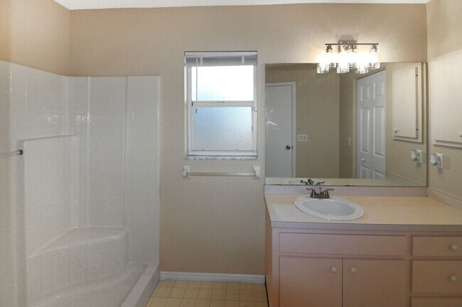 Building Photo - North Port Annual Home for Rent