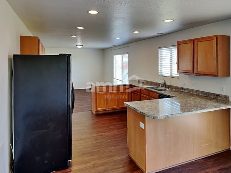 Building Photo - 2464 S 3585 W