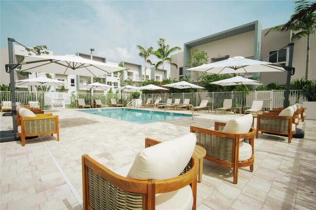 Building Photo - 610 NE 2nd St