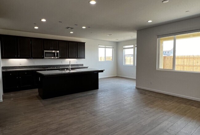 Building Photo - 2491 Muscat Court