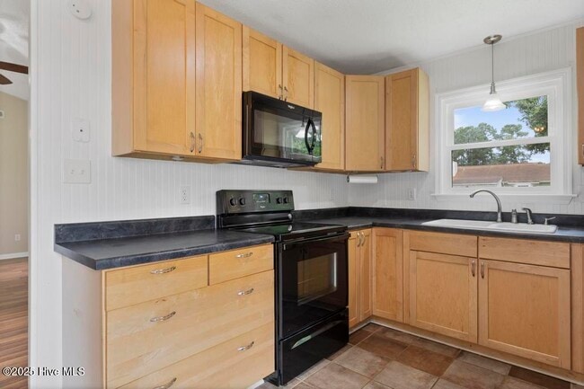 Building Photo - 122 Silver Leaf Dr
