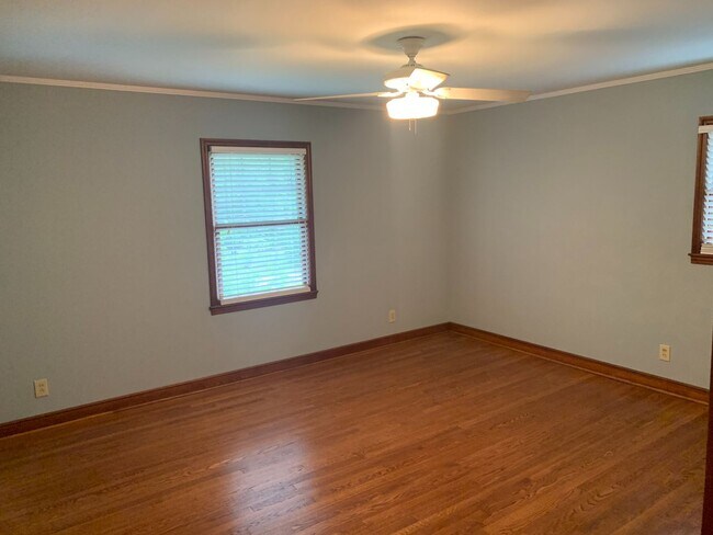 Building Photo - Charming 4B/3.5B Home!