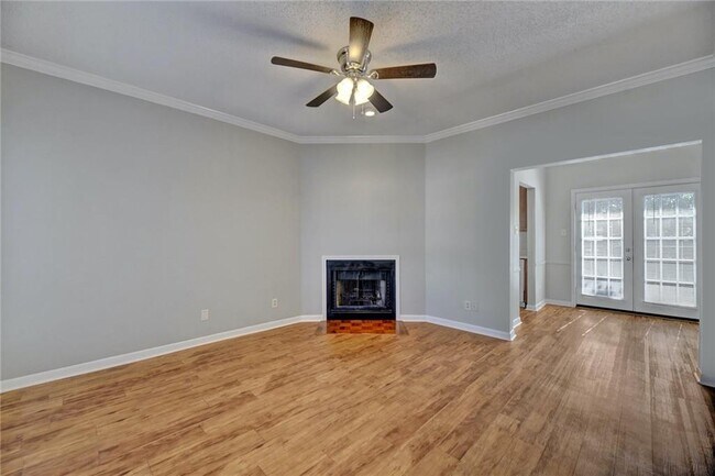 Building Photo - 711 W 21st St