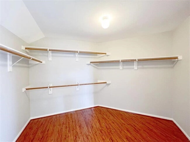 Building Photo - 18102 Red Oak Manor Ln