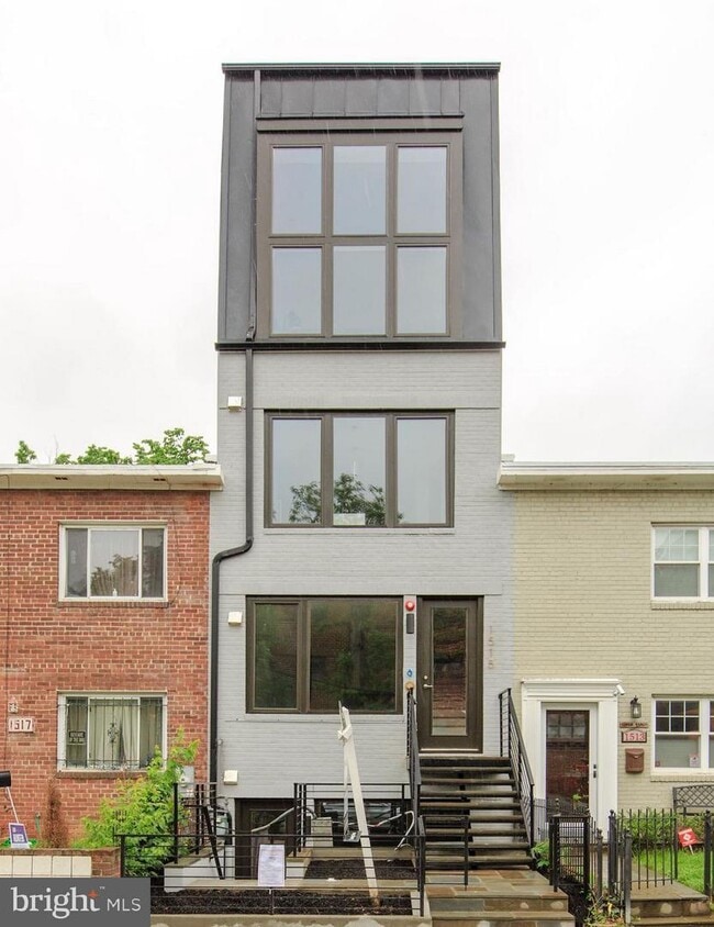 Primary Photo - 1515 K St SE