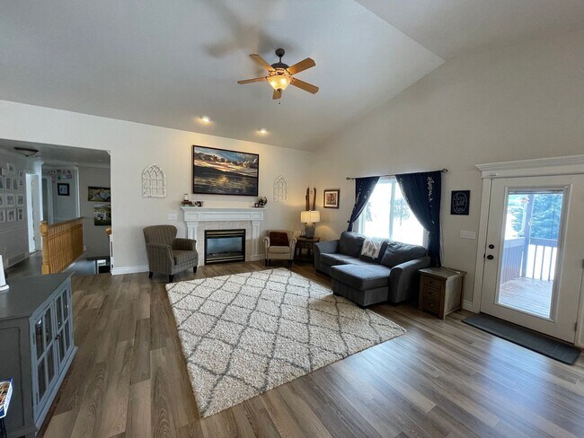 Building Photo - Beautiful home with 3 car garage and overs...