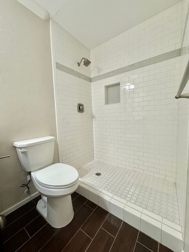 Building Photo - Coming Available June 2025 - 3-Bedroom Hom...