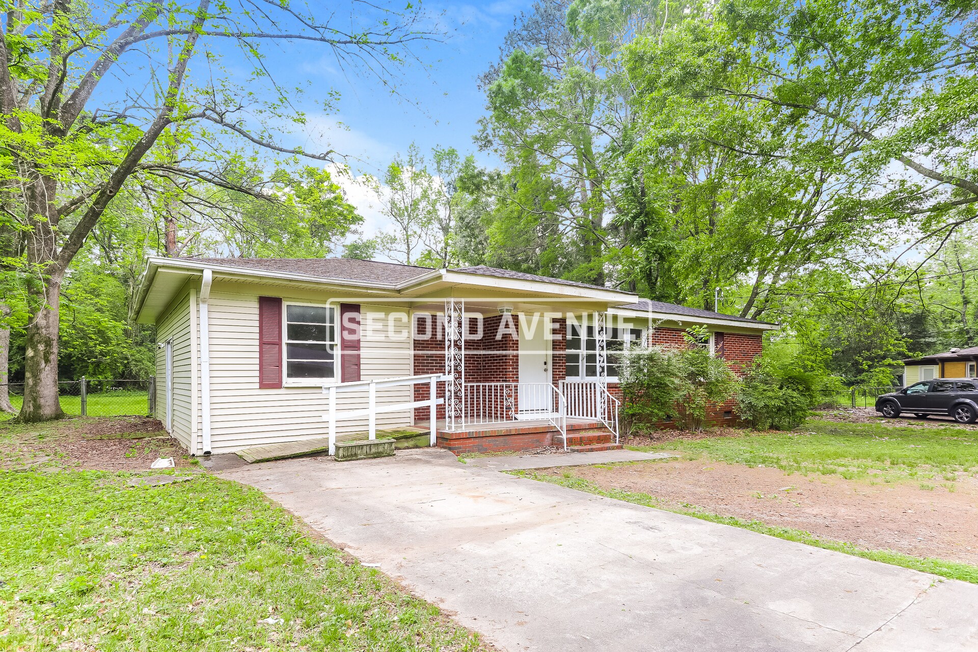 Building Photo - 241 Lake Dr NE