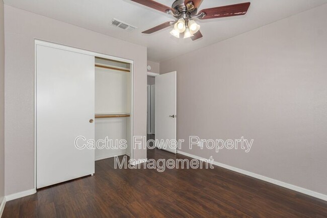 Building Photo - 308 W Liberty Ln