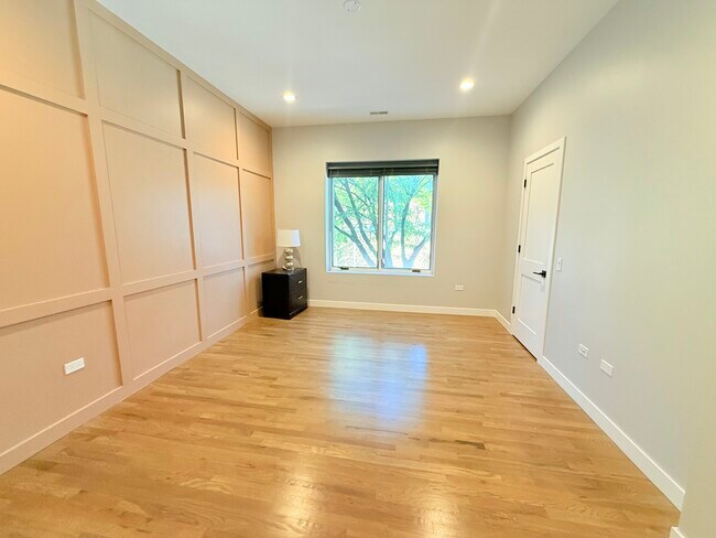 Building Photo - 2505 W Carmen Ave