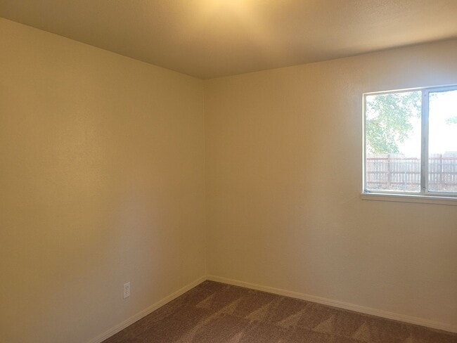 Building Photo - Charming cottage on large corner lot