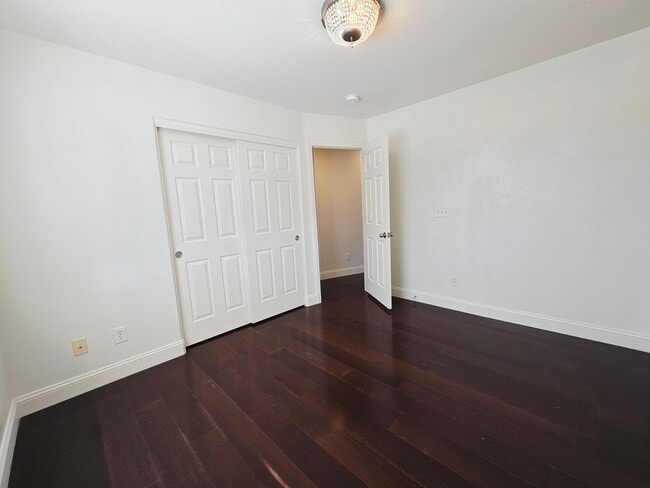 Building Photo - GORGEOUS 4BD/3BA IN SILVERADO RANCH