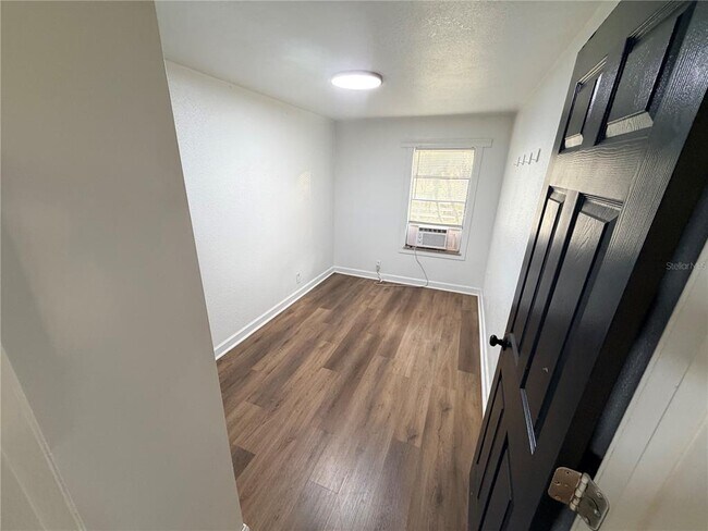 Building Photo - 5195 Countryside Ct