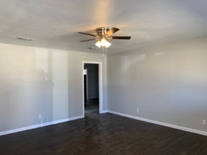Building Photo - "Charming 3-Bedroom Oasis with 2 Full Baths in the Heart of Lubbock!"