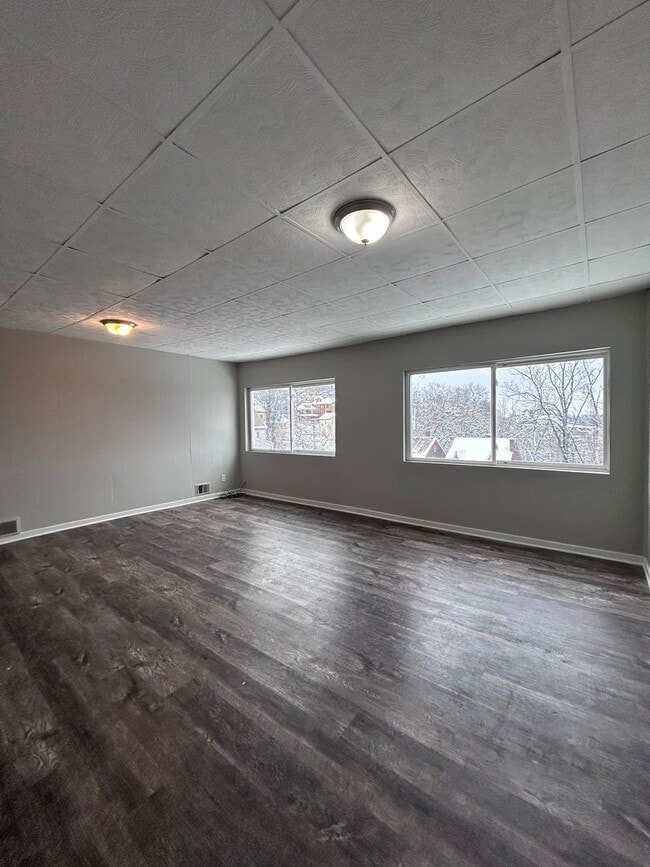 Building Photo - vin4033