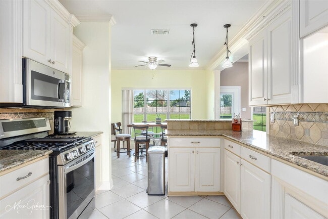 Building Photo - "Charming 4-Bedroom Gem with Spacious 2091...