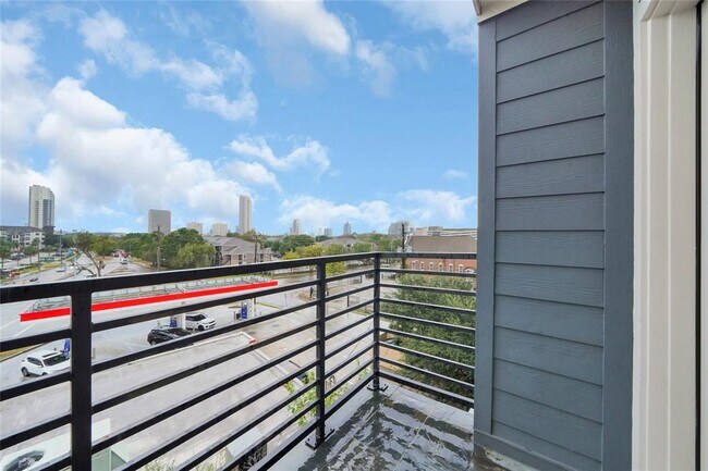 Building Photo - 1011 Studemont St