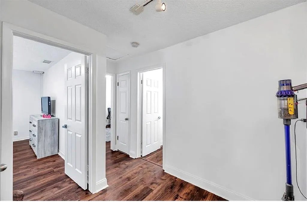 Building Photo - 2873 Sarah Dr