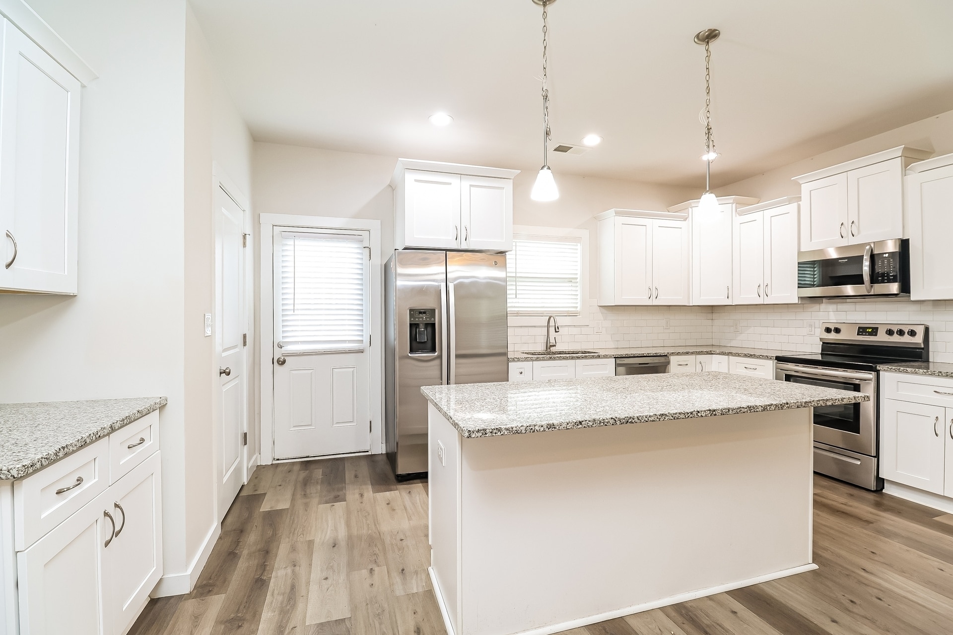 Building Photo - 5511 Laborde Ave