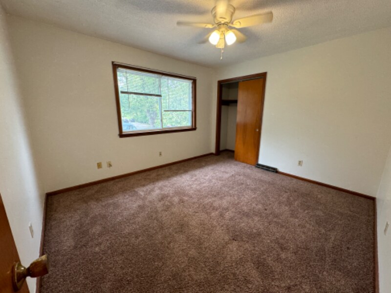 Building Photo - 840 Parkview Ct