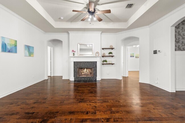 Building Photo - 3700 Linden Ave