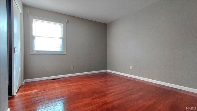 Building Photo - 874 Hollyridge Dr