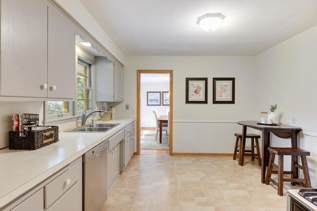 Building Photo - 4509 Laguna Dr
