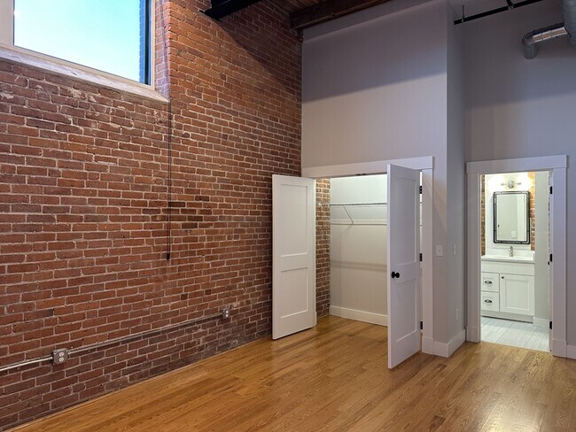 Building Photo - 1665 Main St