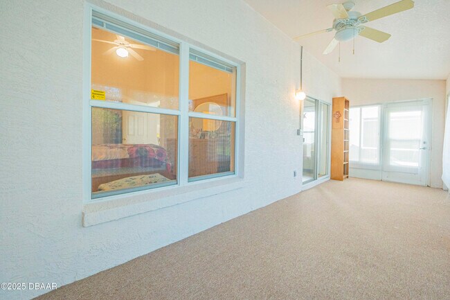 Building Photo - 1412 Coconut Palm Cir