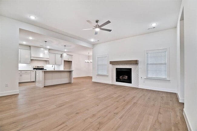 Building Photo - 5 Stoneleigh Ln