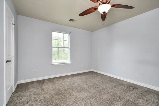 Building Photo - 10022 Raymondville Rd