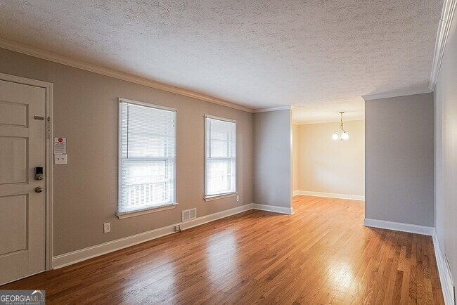 Building Photo - 6236 Queens Rd