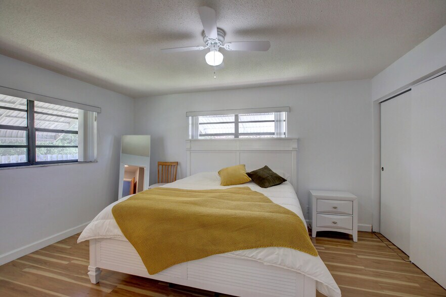 Building Photo - 418 SE 4th St