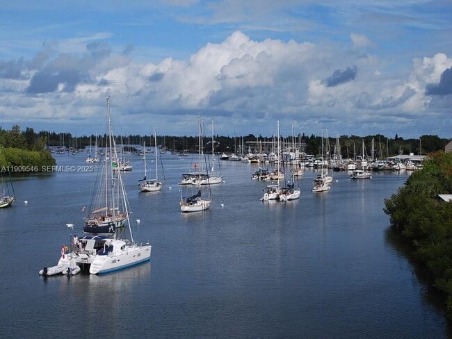 Building Photo - 1650 5th Ave