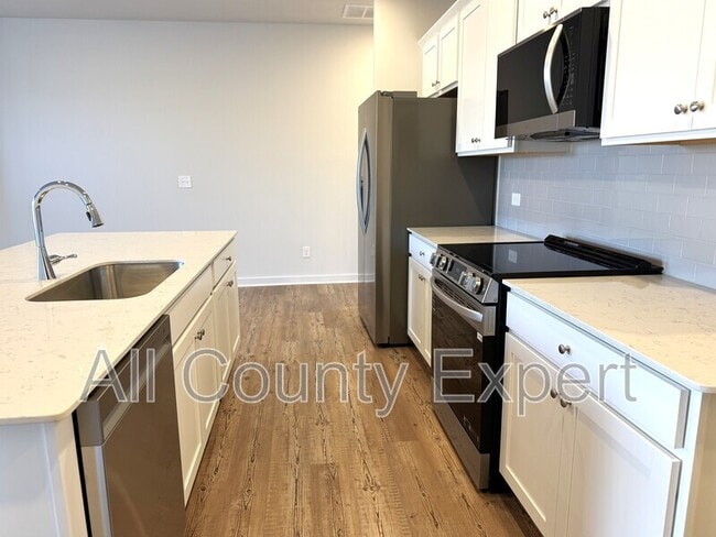 Building Photo - 7273 Mulberry St