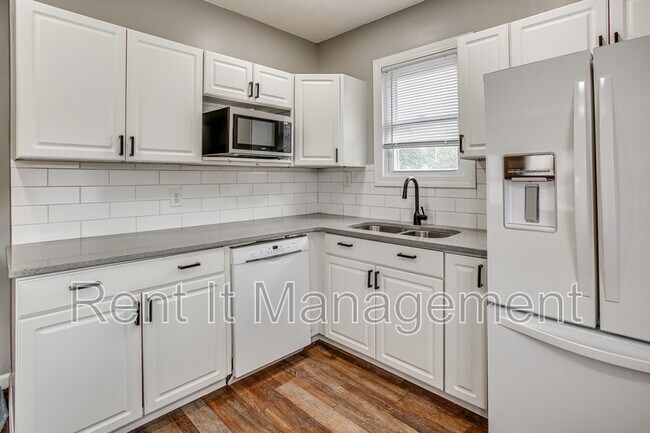 Building Photo - 1823 S 60th St