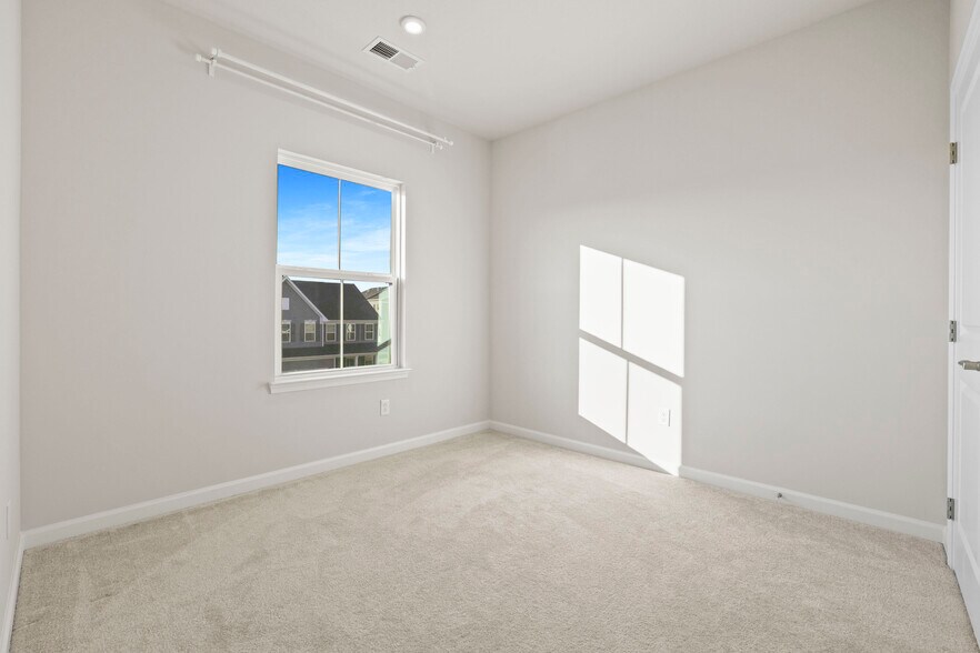 Building Photo - 115 Mossy Oak Dr