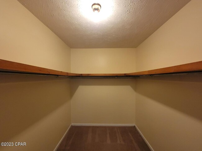 Building Photo - 738 Oak Ave