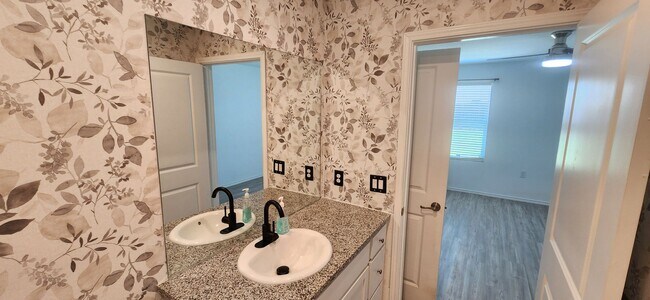 Building Photo - Charming 2-Bed, 2-Bath Home in Thea Meadows