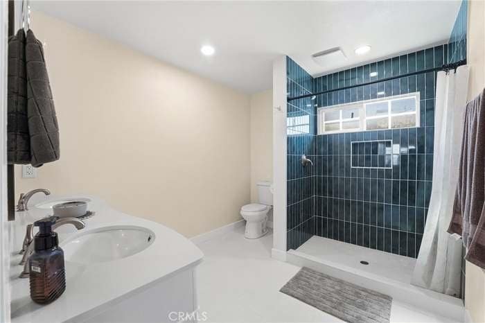 Building Photo - 329 Catalpa Ave