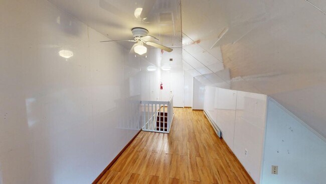 Building Photo - 4 BEDROOMS and 2 FULL BATHS House Availabl...