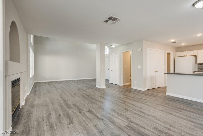 Building Photo - 7816 Calico Flower Ave