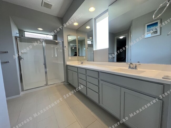 Building Photo - Beautiful 3-Bedroom Home in Sky Crossing w...