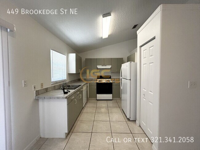 Building Photo - 449 Brookedge St NE
