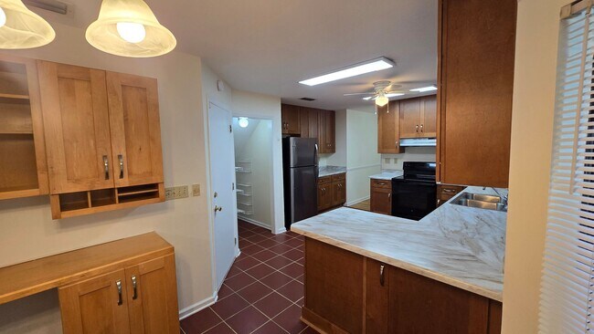 Building Photo - Beautiful Large home off of Mahan
