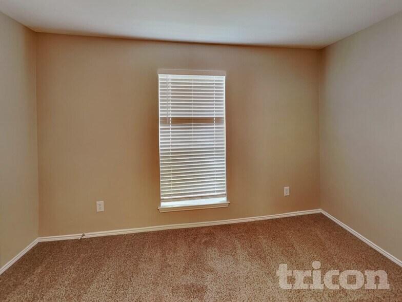 Building Photo - 1563 Nottingham Dr